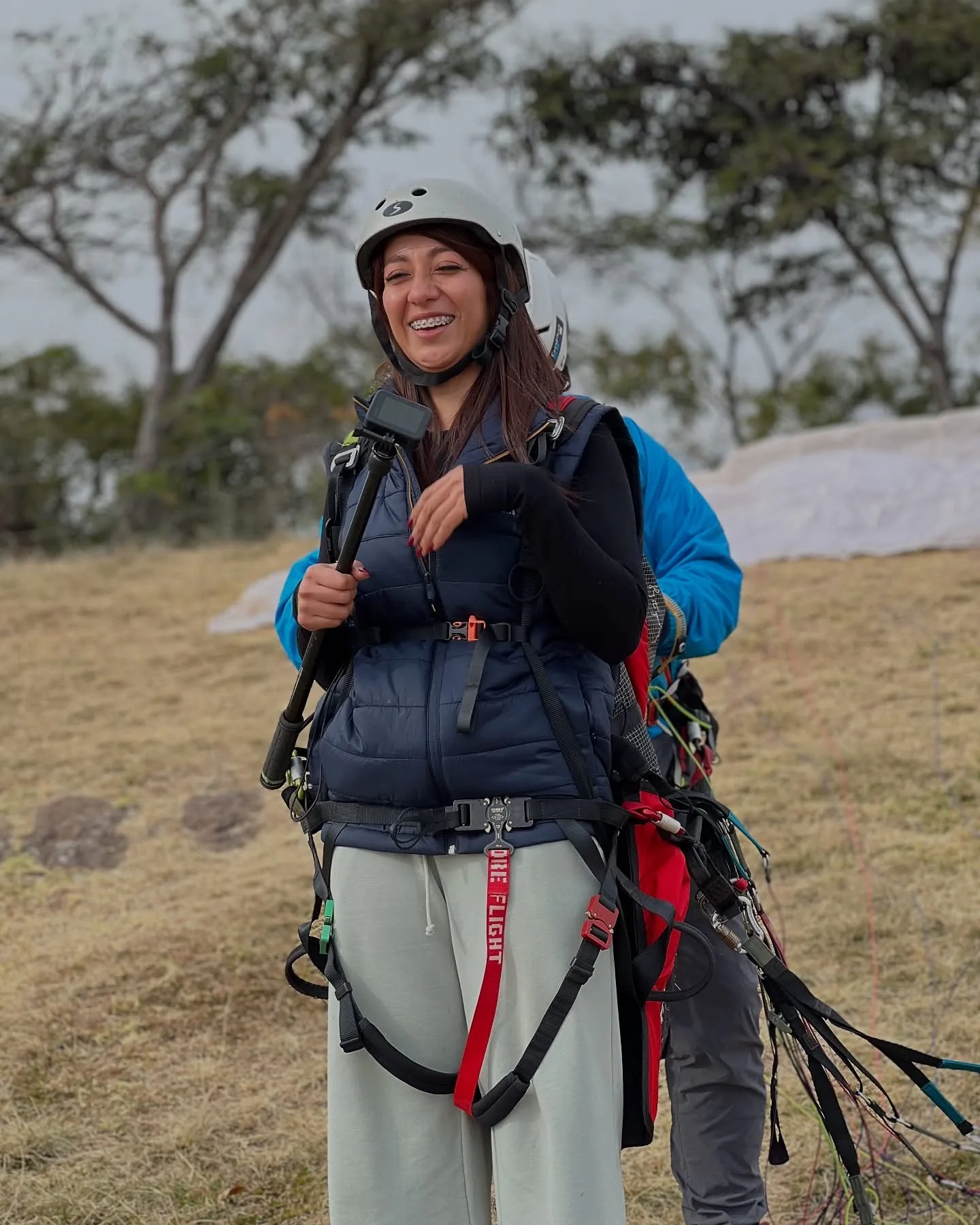 Pasajera preparada para vuelo con Misión Volarte